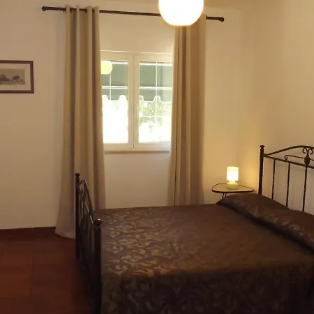 Apollonia Bed & Breakfast 3*