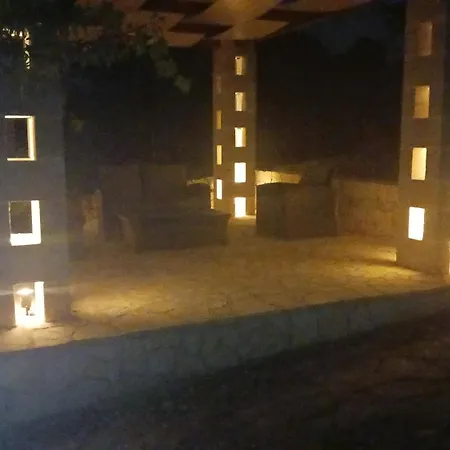 Apollonia Bed & Breakfast 3*