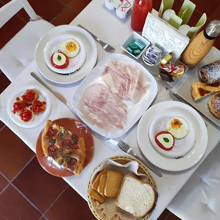 Apollonia Bed & Breakfast 3*