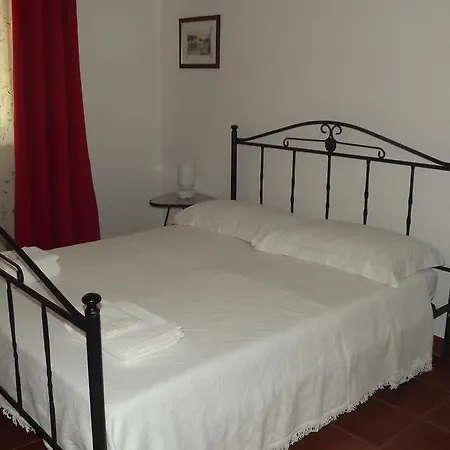 Apollonia Bed & Breakfast 3*
